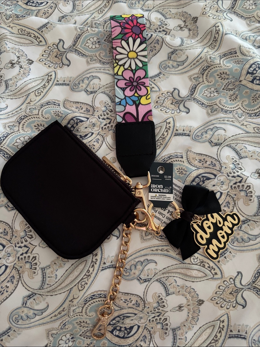 Black 'Dog Mom' Keychain with Gold Accent Bow attached cardholder with handle